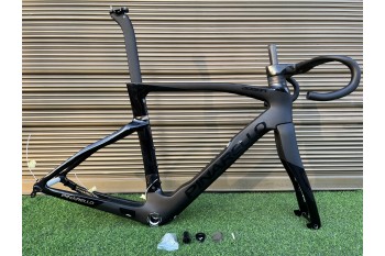 Telaio bici da strada Pinarello DogMa F Carbon Full Black