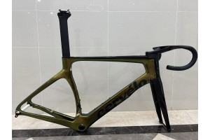 Nový rám silničního kola z uhlíkových vláken Cervelo S5 Jumbo Visma