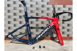 Rama roweru szosowego Pinarello DogMa F Carbon czerwona z niebieskim