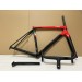 Cadre de vélo de route en carbone Colnago C68 noir avec rougeimage