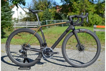 Карбоновая рама шоссейного велосипеда Cevelo R5, черная