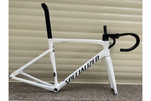 Рама шоссейного велосипеда из углеродного волокна S-Works Tarmac SL7 Frameset Disc Brake White с черными наклейками