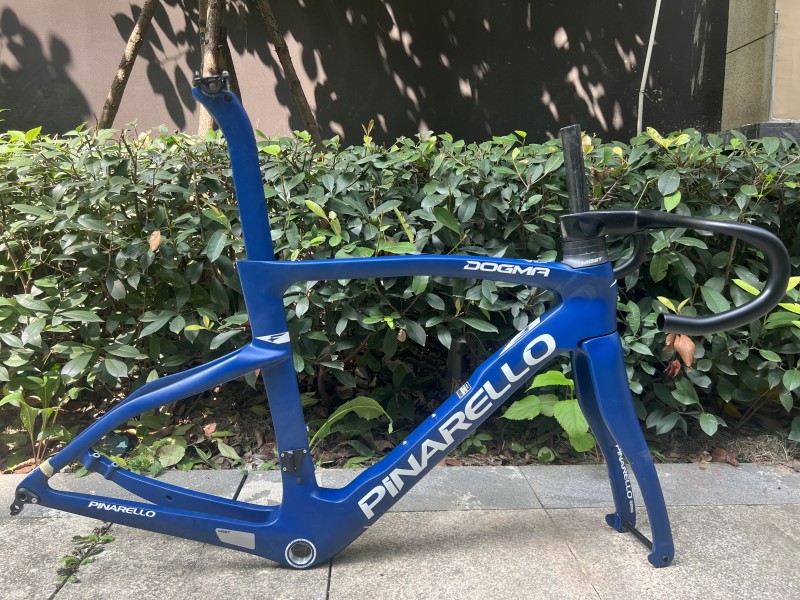 pinarello dogma f12 galaxy blue