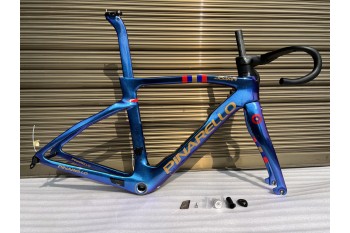 Pinarello DogMa F hamulec tarczowy karbonowa rama roweru szosowego niebieski fioletowy kameleon