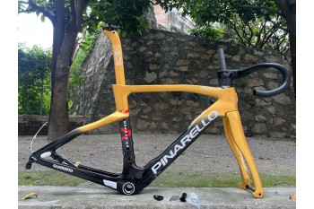 Pinarello DogMa F Carbon maanteerattaraam kuldne mustaga