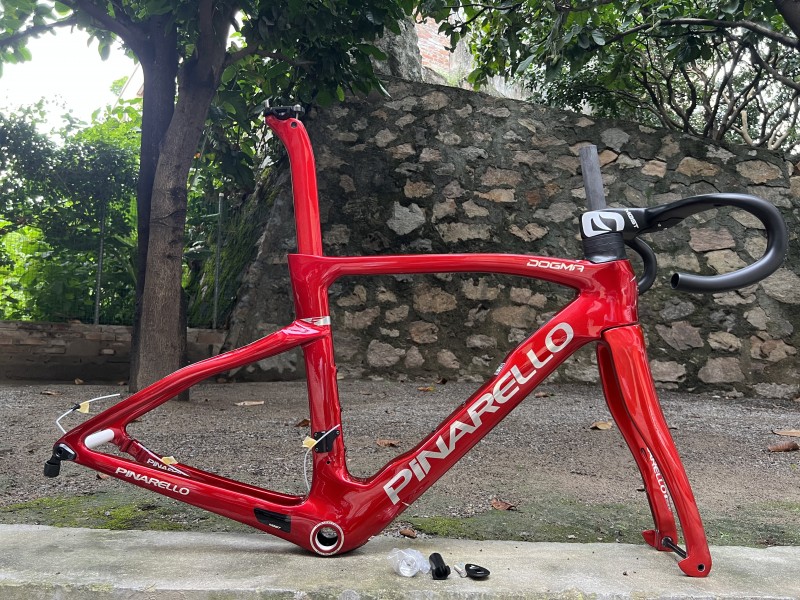 Pinarello DogMa F Disc Brake Cuadro de bicicleta de carretera de carbono Metálico Rojo