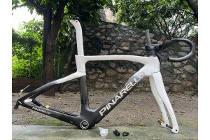 Карбоновая рама шоссейного велосипеда Pinarello DogMa F чернота с белизной