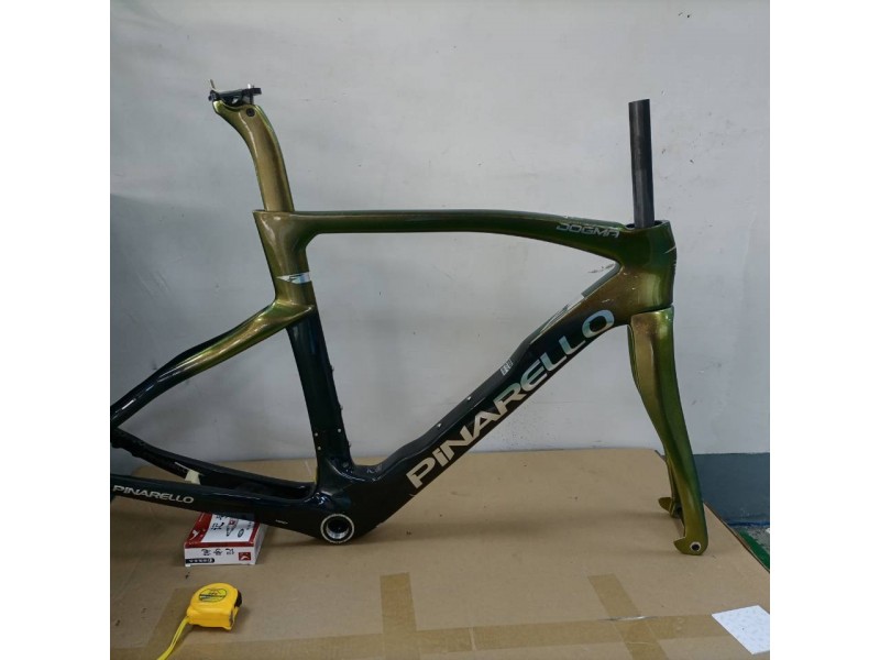 Cadre de vélo de route en carbone Pinarello DogMa F noir avec or