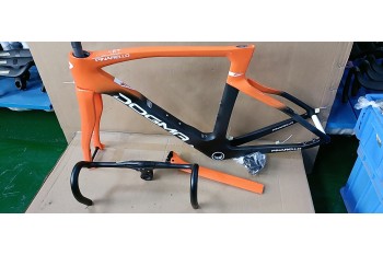 Cuadro de bicicleta de carretera de carbono con freno de disco Pinarello DogMa F naranja con negro