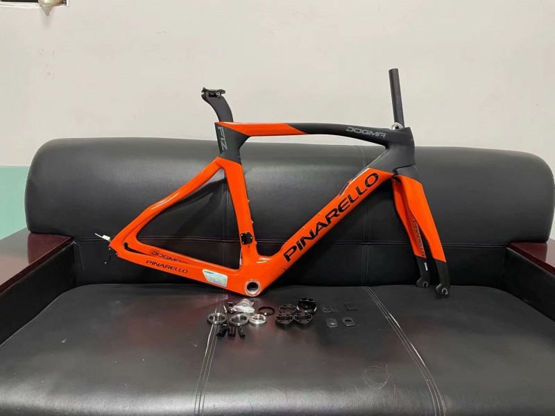 Cadre de vélo de route en carbone avec support pour disque Pinarello DogMa F12