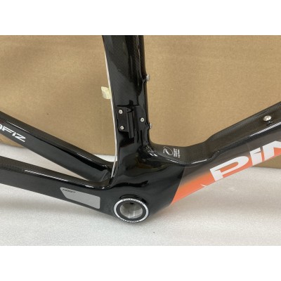 Pinarello DogMa F12 Спирачка с рама за шосеен велосипед от въглеродни влакна