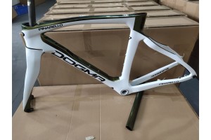 Pinarello DogMa F12 ნახშირბადის ბოჭკოვანი საგზაო ველოსიპედის ჩარჩოს Rim Brake