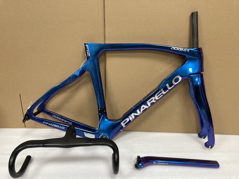 Karbonový silniční rám Pinarello DogMa F12
