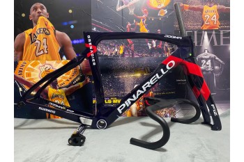 Cadru de bicicletă de drum din carbon Pinarello DogMa F12 suportat pe disc