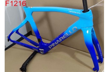 Cadru de bicicletă de drum din carbon Pinarello DogMa F12 suportat pe disc