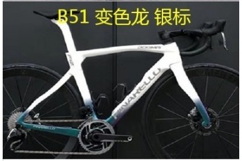 Cadru de bicicletă de drum din carbon Pinarello DogMa F12 suportat pe disc