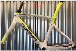 Pinarello DogMa F12 Disc поддържана карбонова рамка за шосеен велосипед