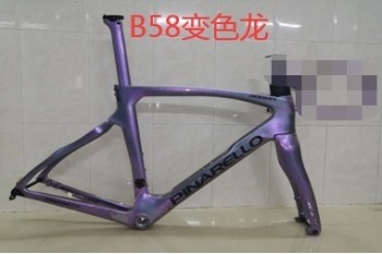 Cadru de bicicletă de drum din carbon Pinarello DogMa F12 suportat pe disc