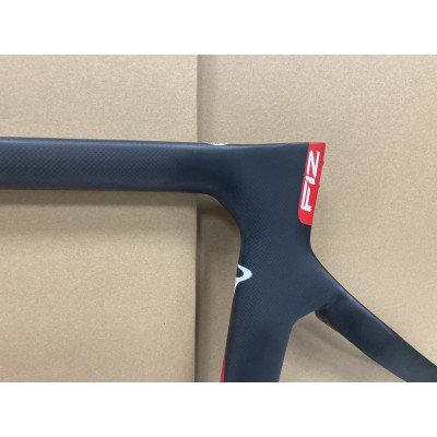 Pinarello DogMa F12 ketastoega süsinikust maanteerattaraam