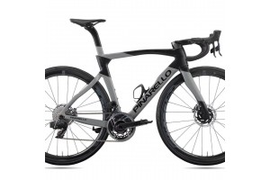 Карбоновая рама шоссейного велосипеда с дисковой опорой Pinarello DogMa F12