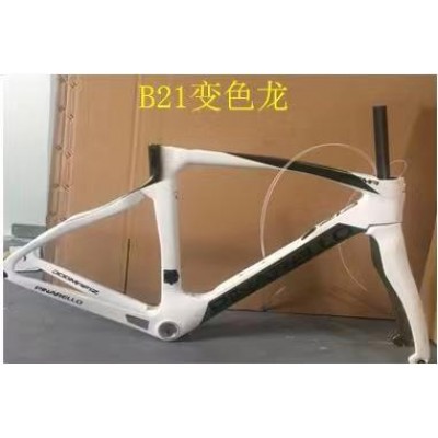 Telaio per bici da strada in carbonio supportato da Pinarello DogMa F12-Dogma F12 Disc Brake