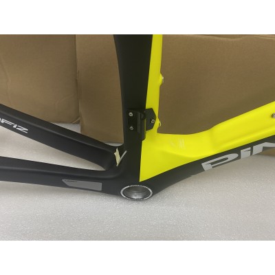 Telaio per bici da strada in carbonio supportato da Pinarello DogMa F12-Dogma F12 Disc Brake