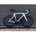 Bicicleta de estrada de carbono Pinarello Dogma F8 preta e vermelhaimage