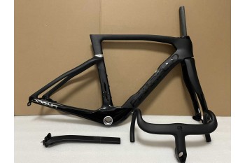 Pinarello nou 2025 dogma f carbon din fibră de carbon rasă de biciclete disc negru pe negru