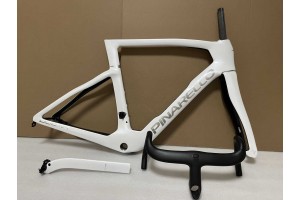 Pinarello NOWOŚĆ 2025 DOMMA F Włókno Włókno Rowerowe rowerowe kryształowy kryształowy biały