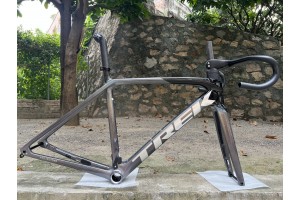 Trek Emonda SLR levyjarru hiilikuituinen maantiepyörän runko Project One