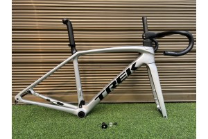 Trek Emonda SLR levyjarru hiilikuituinen maantiepyörän runko Project One