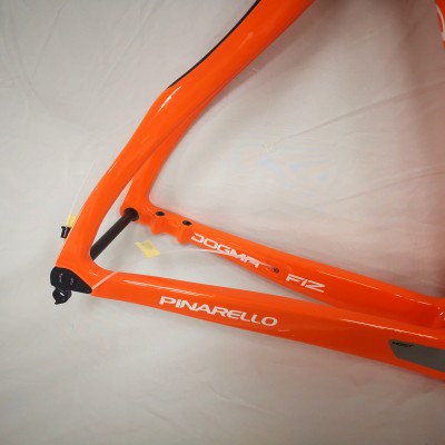 Von der Pinarello DogMa F12 Disc unterstützter Carbon-Rennradrahmen-Dogma F12 Disc Brake