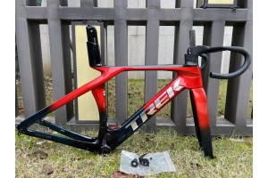 Trek Madone peegelkaamera Gen7 süsinikkiust maanteerattaraam sinine