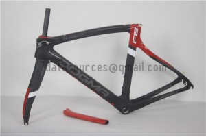 Rower szosowy Pinarello Carbon Dogma F8 czerwony