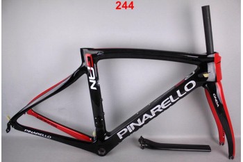 Bicicleta de estrada de carbono Pinarello Dogma F8 preta e vermelha