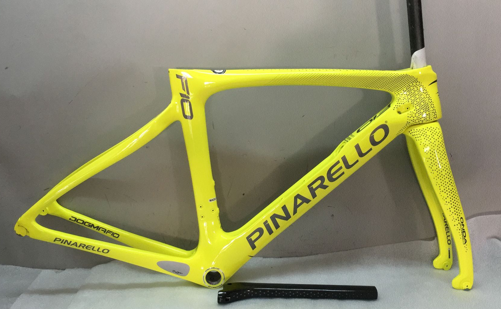 Pinarello DogMa F10 Carbon Road Bike Frame Yellow - MPN18F10114SKU